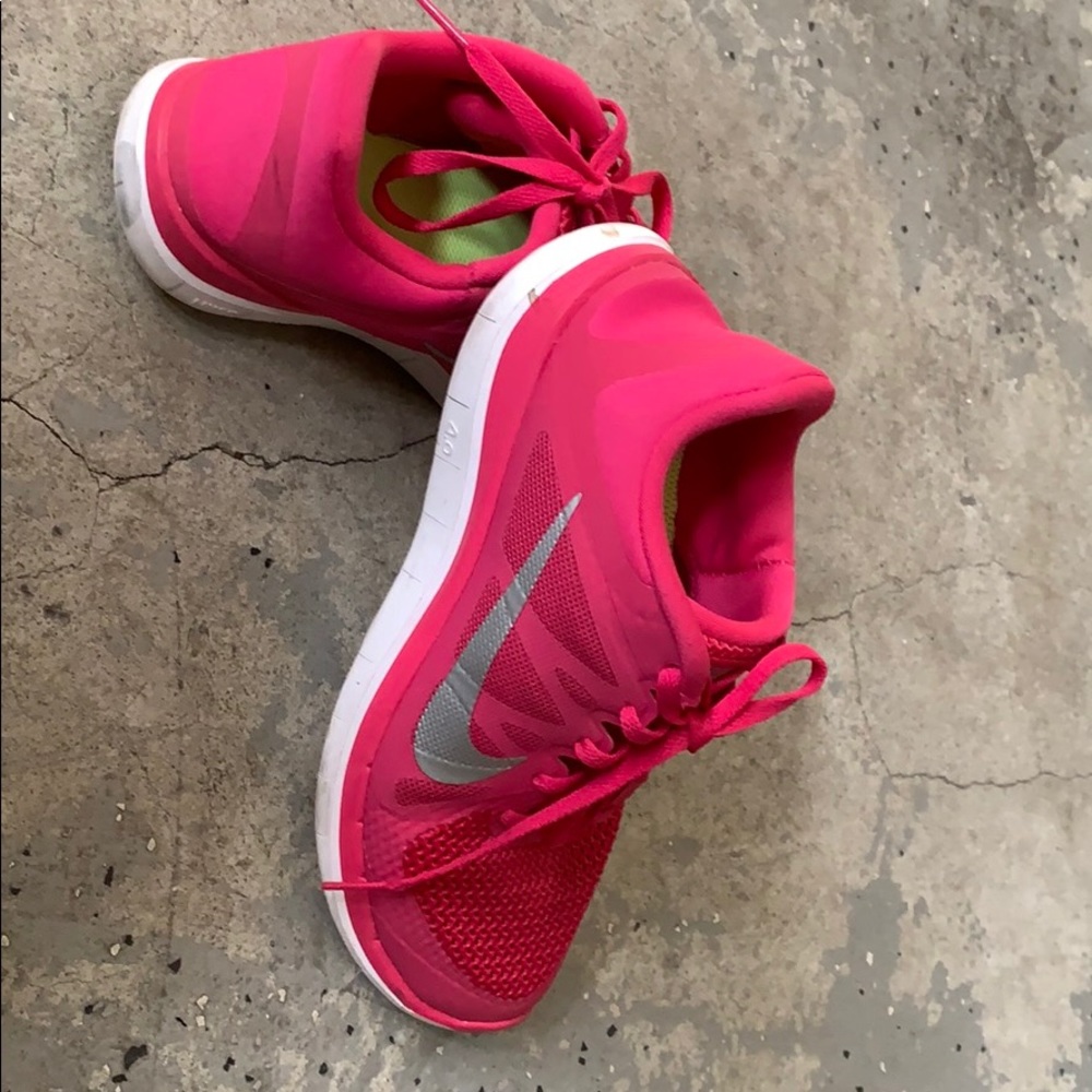 Like new nike free 4.0 sneakers